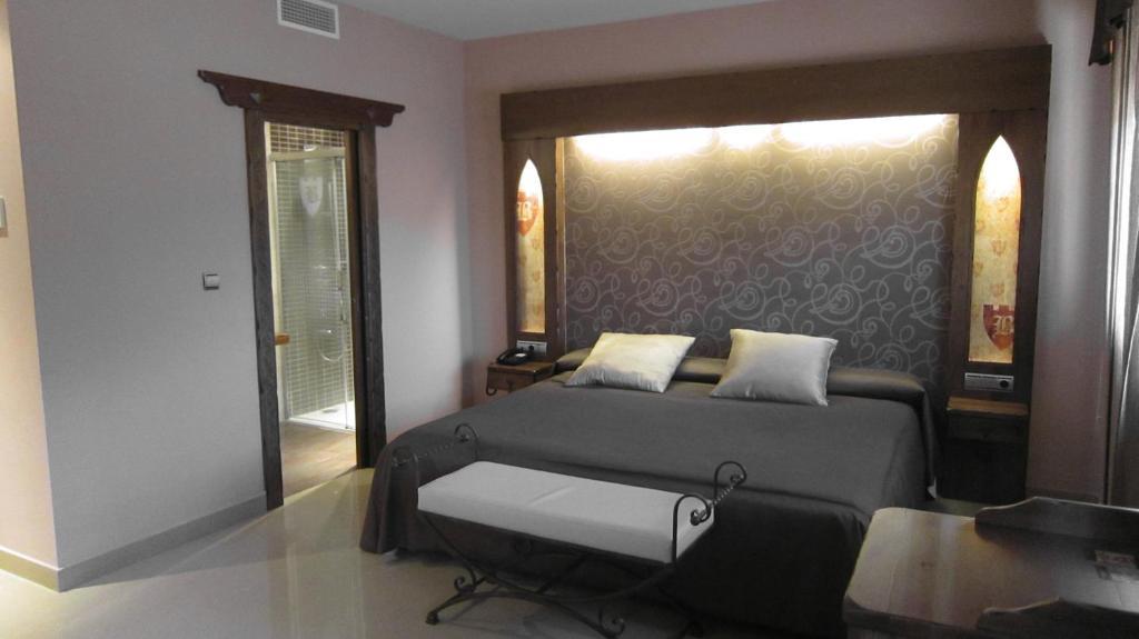 Hotel La Brasa Vélez de Benaudalla الغرفة الصورة